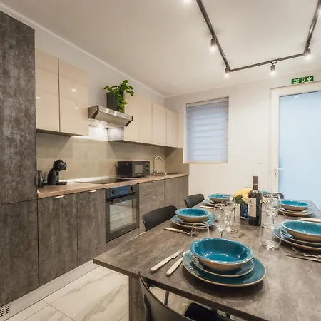 New - Only Modern 2-bedroom Maiosnette With Private Heated Jacuzzi By Sf Homes *