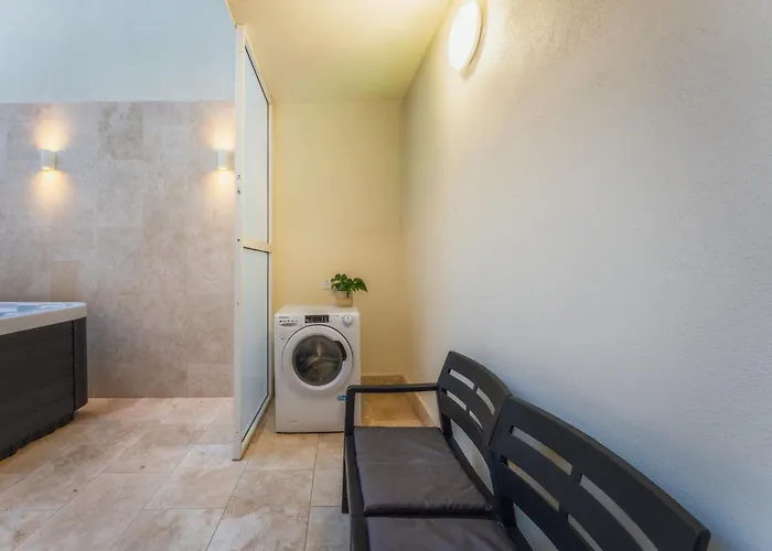 New - Only Modern 2-bedroom Maiosnette With Private Heated Jacuzzi By Sf Homes شقة