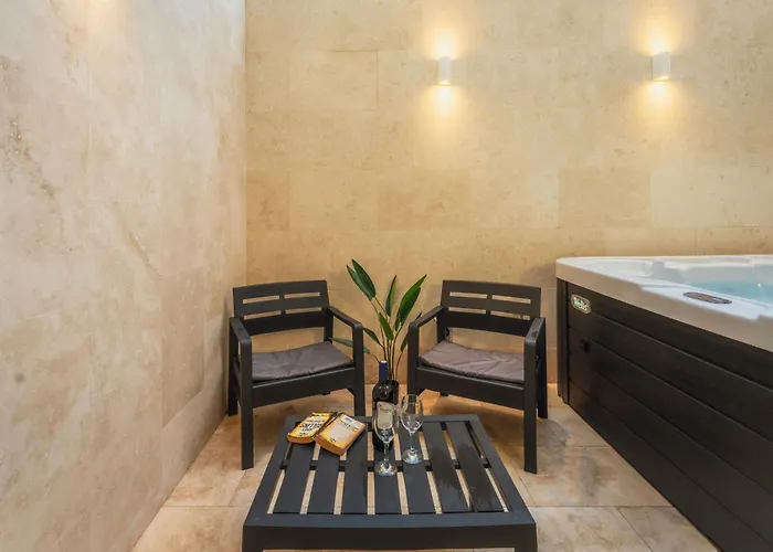 New - Only Modern 2-bedroom Maiosnette With Private Heated Jacuzzi By Sf Homes * سانت جوليان