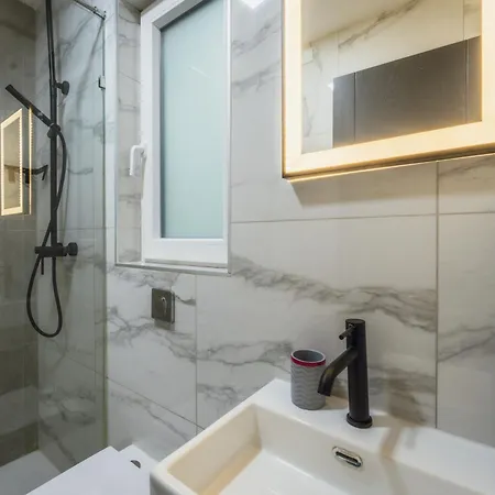 New - Only Modern 2-bedroom Maiosnette With Private Heated Jacuzzi By Sf Homes Apartman *
