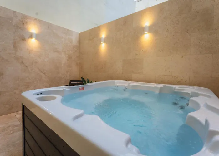 Apartman New - Only Modern 2-bedroom Maiosnette With Private Heated Jacuzzi By Sf Homes *